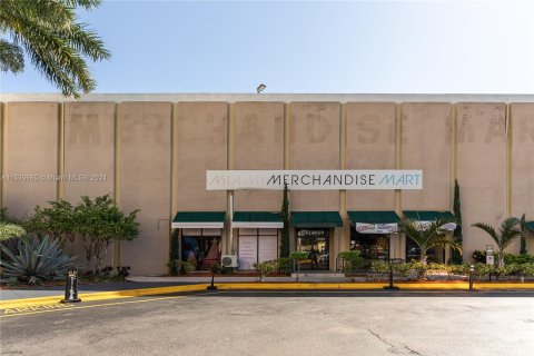 Propiedad comercial en venta en Miami, Florida № 1021451 - foto 17