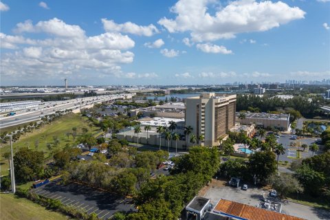 Immobilier commercial à vendre à Miami, Floride № 1021451 - photo 4