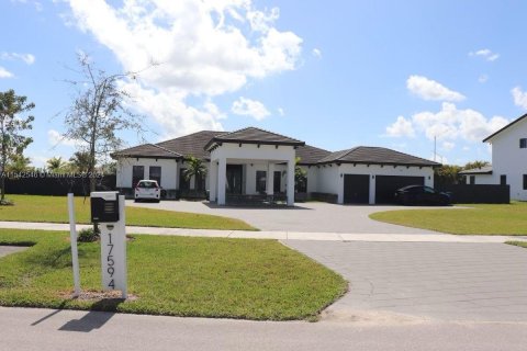 Купить виллу или дом в Хомстед, Флорида 5 спален, 333.89м2, № 1039922 - фото 3