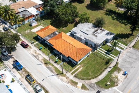 Commercial property in Miami, Florida 192.49 sq.m. № 1056831 - photo 8