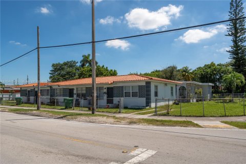 Commercial property in Miami, Florida 192.49 sq.m. № 1056831 - photo 2