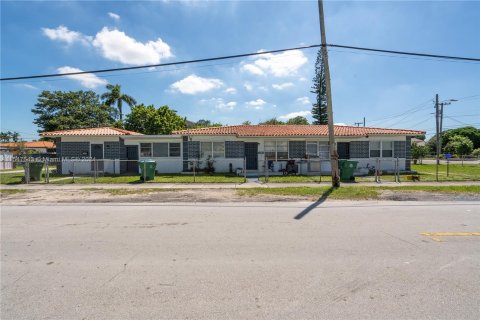 Commercial property in Miami, Florida 192.49 sq.m. № 1056831 - photo 1