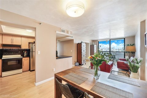 Condominio en venta en Miami Beach, Florida, 2 dormitorios, 89.19 m2 № 1225072 - foto 7