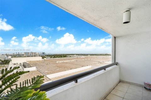 Condominio en venta en Miami Beach, Florida, 2 dormitorios, 89.19 m2 № 1225072 - foto 14