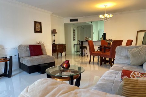 Condo in Aventura, Florida, 1 bedroom  № 1047311 - photo 2