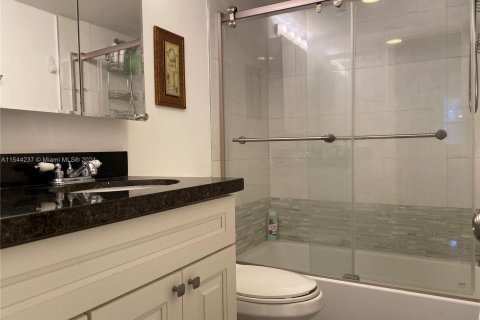 Copropriété à vendre à Aventura, Floride: 1 chambre, 99.03 m2 № 1047311 - photo 16