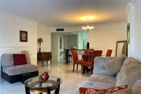 Condo in Aventura, Florida, 1 bedroom  № 1047311 - photo 4