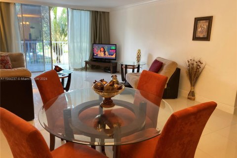 Condo in Aventura, Florida, 1 bedroom  № 1047311 - photo 8