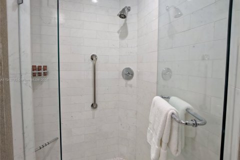 Condo in Fort Lauderdale, Florida, 2 bedrooms  № 1047292 - photo 16