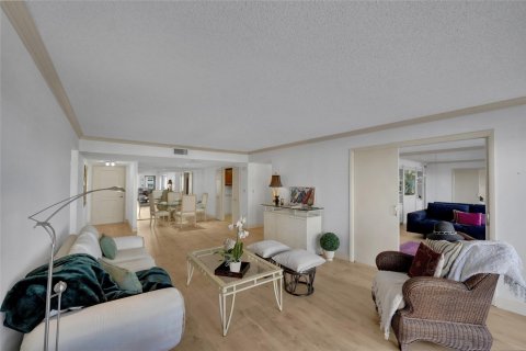 Condo in Lauderdale-by-the-Sea, Florida, 2 bedrooms  № 1029770 - photo 16