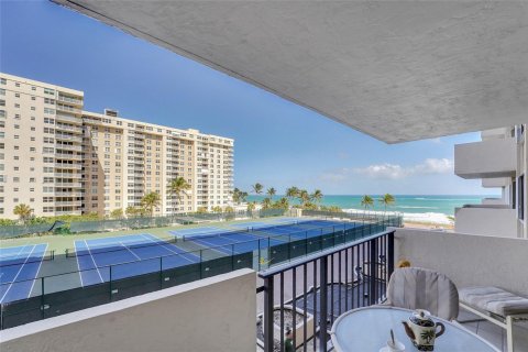 Condo in Lauderdale-by-the-Sea, Florida, 2 bedrooms  № 1029770 - photo 22