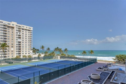 Condo in Lauderdale-by-the-Sea, Florida, 2 bedrooms  № 1029770 - photo 14