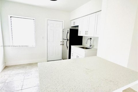 Immobilier commercial à vendre à Miami, Floride: 123.1 m2 № 1370564 - photo 3