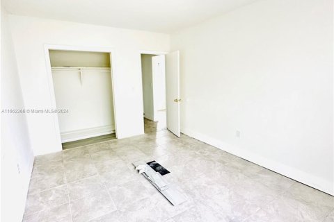 Immobilier commercial à vendre à Miami, Floride: 123.1 m2 № 1370564 - photo 2