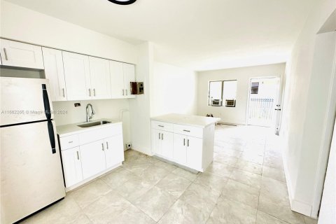 Immobilier commercial à vendre à Miami, Floride: 123.1 m2 № 1370564 - photo 9