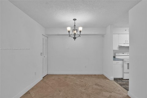 Condo in Miramar, Florida, 2 bedrooms  № 1370561 - photo 10