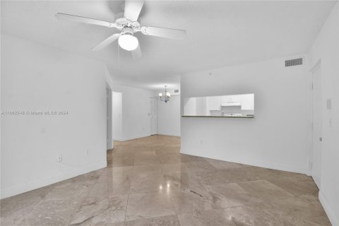 Condo in Miramar, Florida, 2 bedrooms  № 1370561 - photo 6