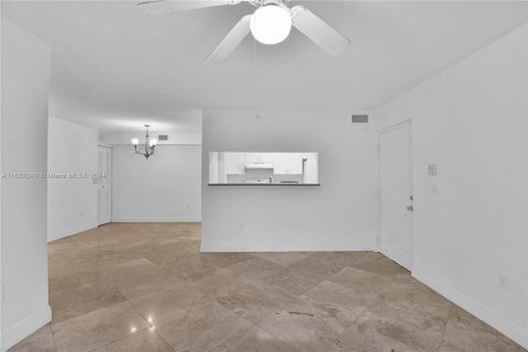 Condo in Miramar, Florida, 2 bedrooms  № 1370561 - photo 9