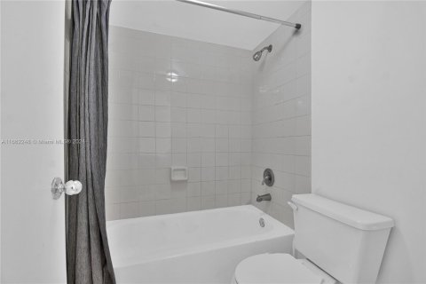 Condo in Miramar, Florida, 2 bedrooms  № 1370561 - photo 14