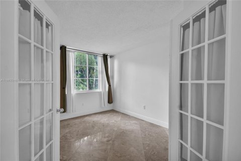 Condo in Miramar, Florida, 2 bedrooms  № 1370561 - photo 11