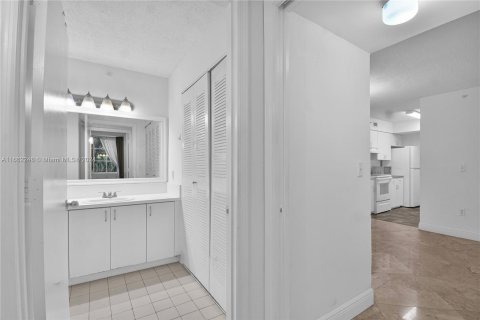 Condo in Miramar, Florida, 2 bedrooms  № 1370561 - photo 18