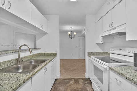 Condo in Miramar, Florida, 2 bedrooms  № 1370561 - photo 8