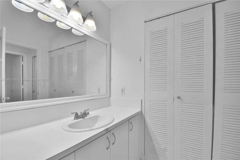 Condo in Miramar, Florida, 2 bedrooms  № 1370561 - photo 13