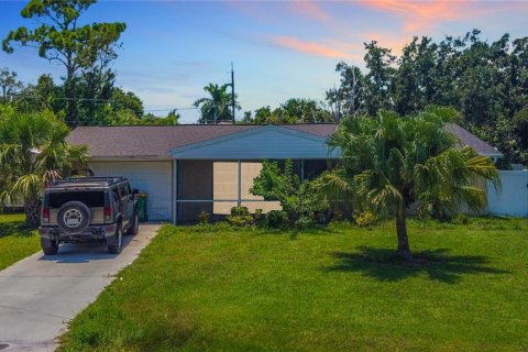 Villa ou maison à vendre à Port Charlotte, Floride: 2 chambres, 113.62 m2 № 1296621 - photo 1