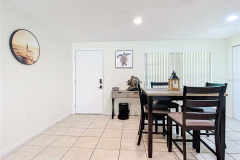 Villa ou maison à vendre à Port Charlotte, Floride: 2 chambres, 113.62 m2 № 1296621 - photo 4