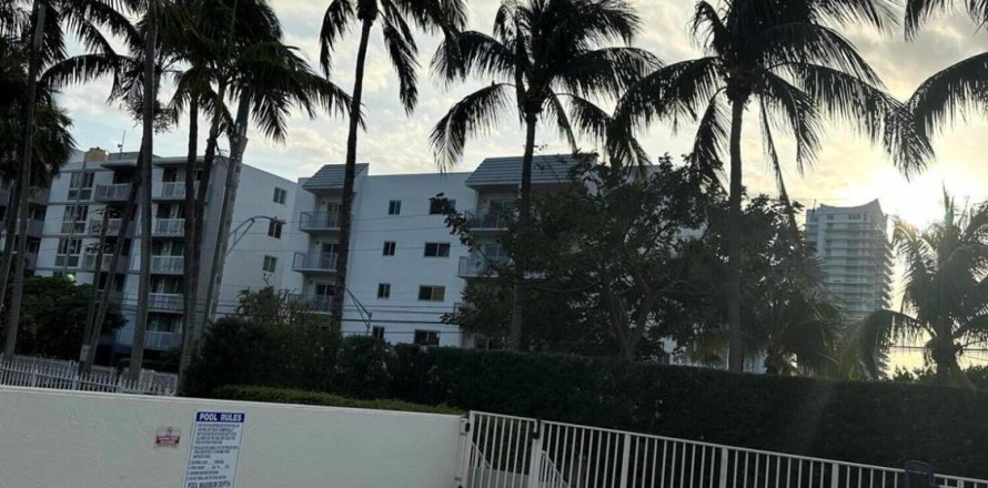Condominio en Miami Beach, Florida, 2 dormitorios  № 1074815