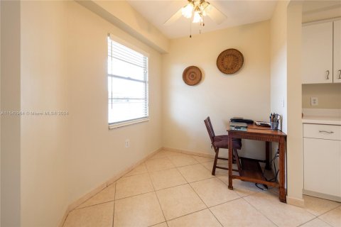 Condominio en venta en Pembroke Pines, Florida, 2 dormitorios, 97.73 m2 № 1050382 - foto 11