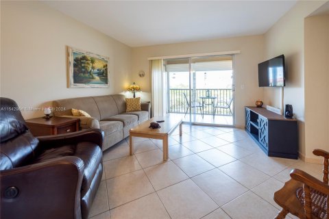 Condominio en venta en Pembroke Pines, Florida, 2 dormitorios, 97.73 m2 № 1050382 - foto 3