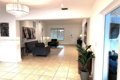 Casa en venta en North Miami, Florida, 4 dormitorios, 216.83 m2 № 1050423 - foto 10