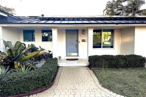 Casa en venta en North Miami, Florida, 4 dormitorios, 216.83 m2 № 1050423 - foto 2