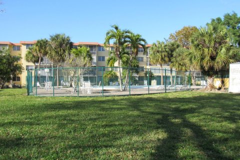 Condo in Miami, Florida, 2 bedrooms  № 1077058 - photo 16