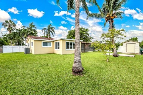 House in Miami, Florida 3 bedrooms, 157.38 sq.m. № 1360702 - photo 16