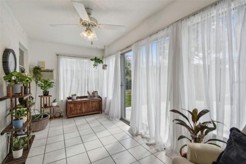 House in Apopka, Florida 3 bedrooms, 125.51 sq.m. № 1371045 - photo 8