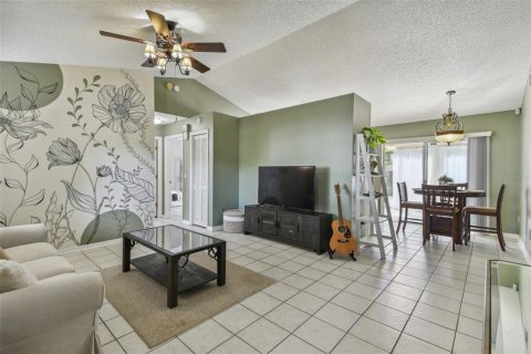 House in Apopka, Florida 3 bedrooms, 125.51 sq.m. № 1371045 - photo 6