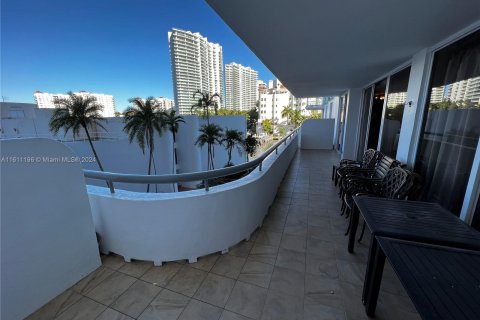 Copropriété à vendre à Aventura, Floride: 3 chambres, 148.64 m2 № 1234626 - photo 27