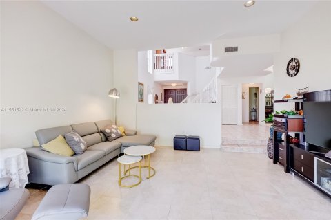 Villa ou maison à vendre à Doral, Floride: 3 chambres, 241.17 m2 № 1070025 - photo 15