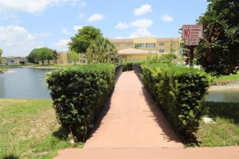 Condo in Tamarac, Florida, 1 bedroom  № 1208136 - photo 14