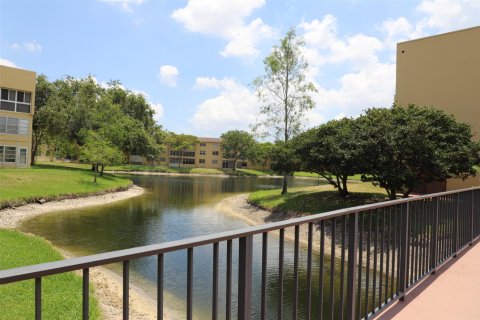 Condominio en venta en Tamarac, Florida, 1 dormitorio, 61.32 m2 № 1208136 - foto 12