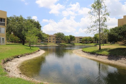 Condominio en venta en Tamarac, Florida, 1 dormitorio, 61.32 m2 № 1208136 - foto 10