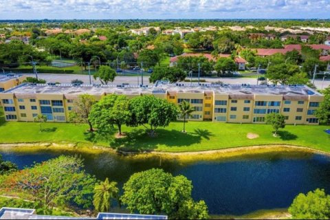 Condominio en venta en Tamarac, Florida, 1 dormitorio, 61.32 m2 № 1208136 - foto 2