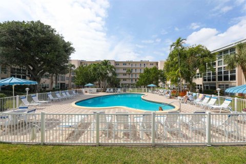 Copropriété à vendre à Pompano Beach, Floride: 2 chambres, 79.9 m2 № 1040504 - photo 17