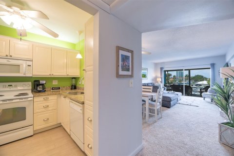 Condo in Pompano Beach, Florida, 2 bedrooms  № 1040504 - photo 18