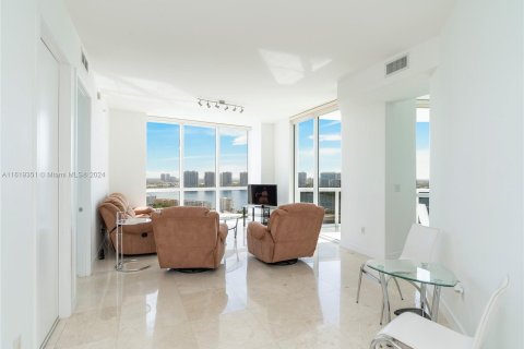 Condo in Sunny Isles Beach, Florida, 2 bedrooms  № 1240615 - photo 15