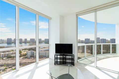 Condo in Sunny Isles Beach, Florida, 2 bedrooms  № 1240615 - photo 9