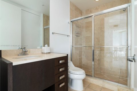 Condo in Sunny Isles Beach, Florida, 2 bedrooms  № 1240615 - photo 25