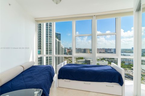 Condo in Sunny Isles Beach, Florida, 2 bedrooms  № 1240615 - photo 23